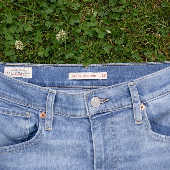 Levi’s high waisted bermuda shorts - Picture 7 of 7